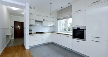 Mieszkanie 6 pokojów w Warszawa, Polska
