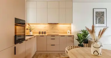 Квартира 3 комнаты в Варшава, Польша