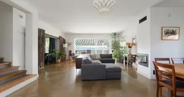 4 bedroom house in Warsaw, Poland