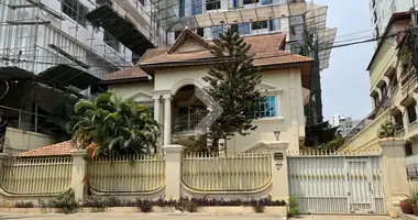 Villa 4 chambres dans Sangkat Phsar Daeum Thkov, Cambodge