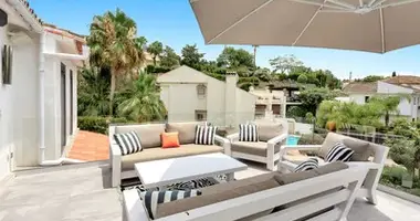 4 bedroom house in Ricmar, Spain