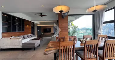 Condo 3 bedrooms in Sangkat Boeng Trabaek, Cambodia