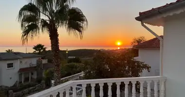 Villa 4 bedrooms in Alanya, Turkey