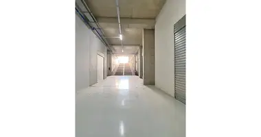Entrepôt 100 m² dans Tirana, Albanie