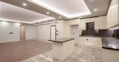 3 bedroom apartment in Muratpasa, Turkey
