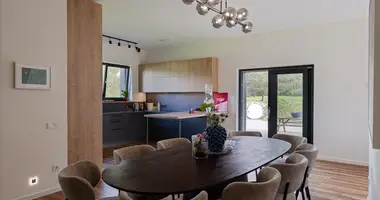 Casa 4 habitaciones en Tireli, Letonia