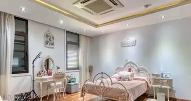 Дом 6 спален в Dromolaxia, Кипр