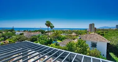 6 bedroom house in Artola, Spain