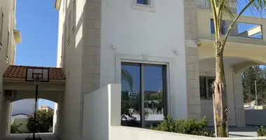 Villa 7 chambres dans Demos Agiou Athanasiou, Chypre