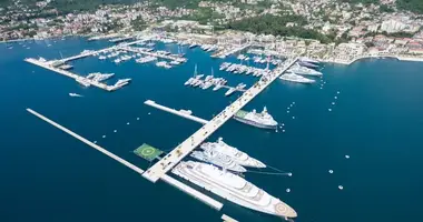 Apartamenty wielopoziomowe 2 pokoi w Tivat, Czarnogóra