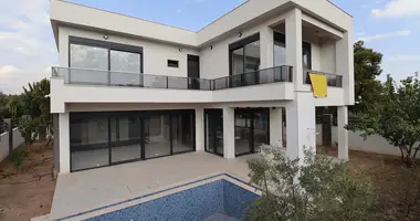 Villa 4 bedrooms in Dosemealti, Turkey