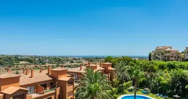 3 bedroom apartment in Estepona, Spain