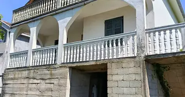 Дом 4 комнаты в Кунье, Черногория