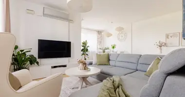 Wohnung 4 zimmer in Warschau, Polen