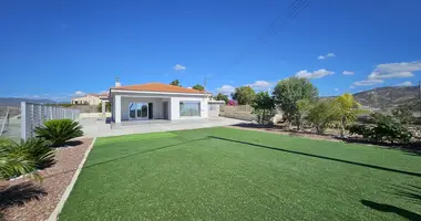 Bungalow 4 habitaciones en Monagrouli, Chipre