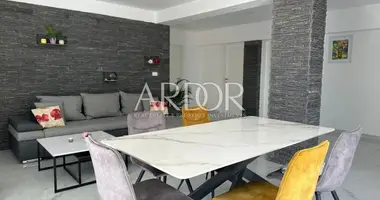 Mieszkanie 3 pokoi w Banjol, Chorwacja