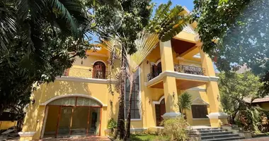 6 bedroom villa in Sangkat Boeung Kak Ti Pir, Cambodia
