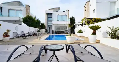 Villa 5 bedrooms in Paralimni, Cyprus