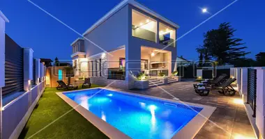 Дом 4 комнаты в Opcina Privlaka, Хорватия