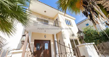 Villa 4 bedrooms in Larnaca, Cyprus