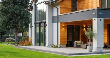 Casa 8 habitaciones en Szczaki, Polonia
