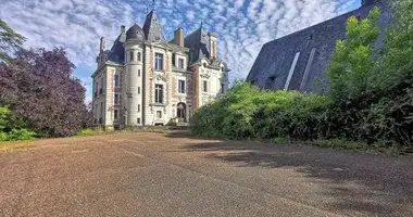 Castle 31 bedroom in Le Mans, France