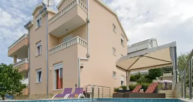 Hotel 320 m² in Trau, Kroatien