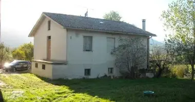 Propiedad comercial 1 000 m² en Terni, Italia