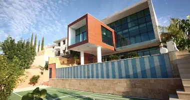 Mieszkanie 5 pokojów w Kamares, Cypr