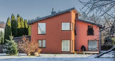 Dom w Kveciai, Litwa