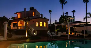 5 bedroom house in Estepona, Spain