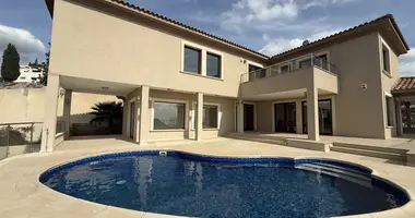 5 bedroom apartment in Koinoteta Agiou Tychona, Cyprus