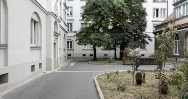 Mieszkanie 3 pokoi w Warszawa, Polska
