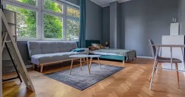 Mieszkanie 3 pokoi w Warszawa, Polska