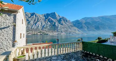 Villa 4 bedrooms in Kotor, Montenegro