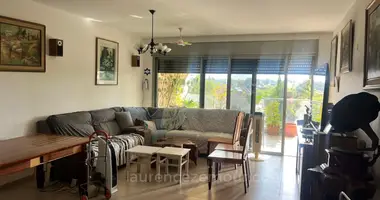 5 room apartment in Kfar Saba, Israel