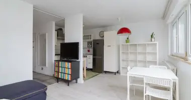 Mieszkanie 3 pokoi w Warszawa, Polska