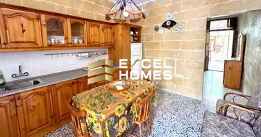 Szeregowiec w Xghajra, Malta