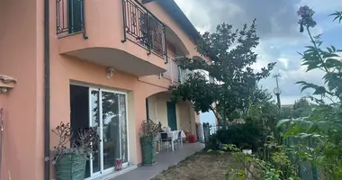Dom w Liguria, Włochy