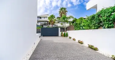 5 bedroom house in Estepona, Spain