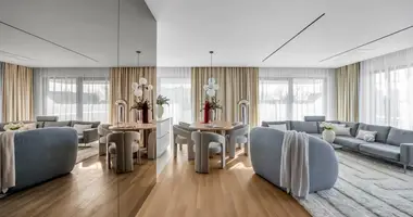 Mieszkanie 5 pokojów w Warszawa, Polska