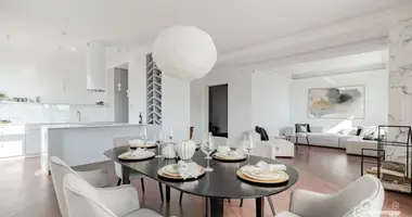 Mieszkanie 3 pokoi w Warszawa, Polska