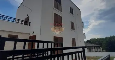 Apartamento 4 habitaciones en Montenegro