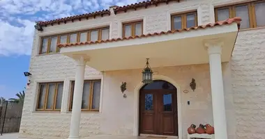 Villa 5 bedrooms in Oroklini, Cyprus