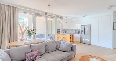 Wohnung 3 zimmer in Warschau, Polen