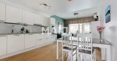 Wohnung 4 zimmer in Verwaltungsgemeinschaft Helsinki, Finnland