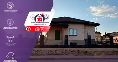 Casa en Maladetchna, Belarús