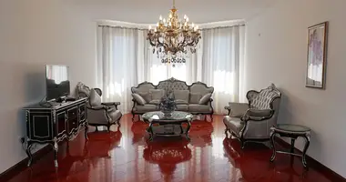 Casa 4 habitaciones en Lustica, Montenegro