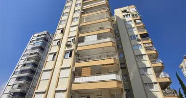 Mieszkanie 4 pokoi w Konyaalti, Turcja