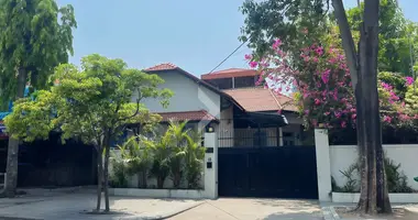 Willa 2 pokoi w Sangkat Wat Phnom, Kambodża